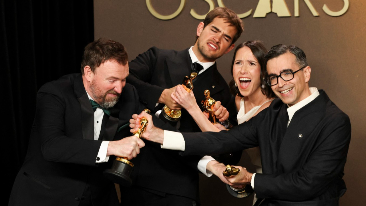 Oscar'da ilginç görüntü: Ödülü paylaşamadılar