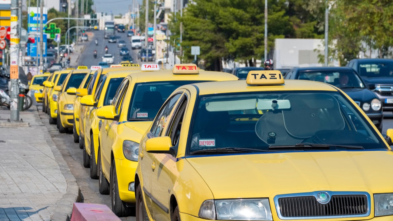 Atina'da taksiciler greve başladı