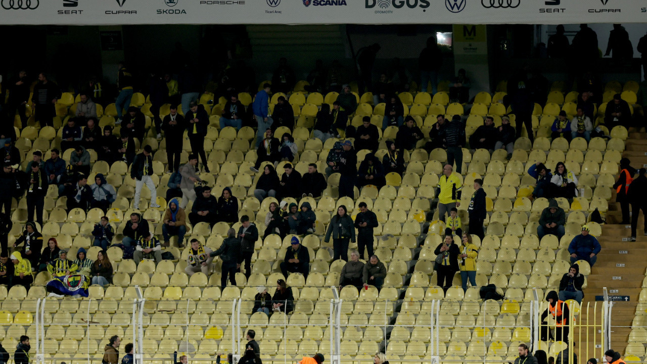 Fenerbahçe taraftarı tribünü boş bıraktı