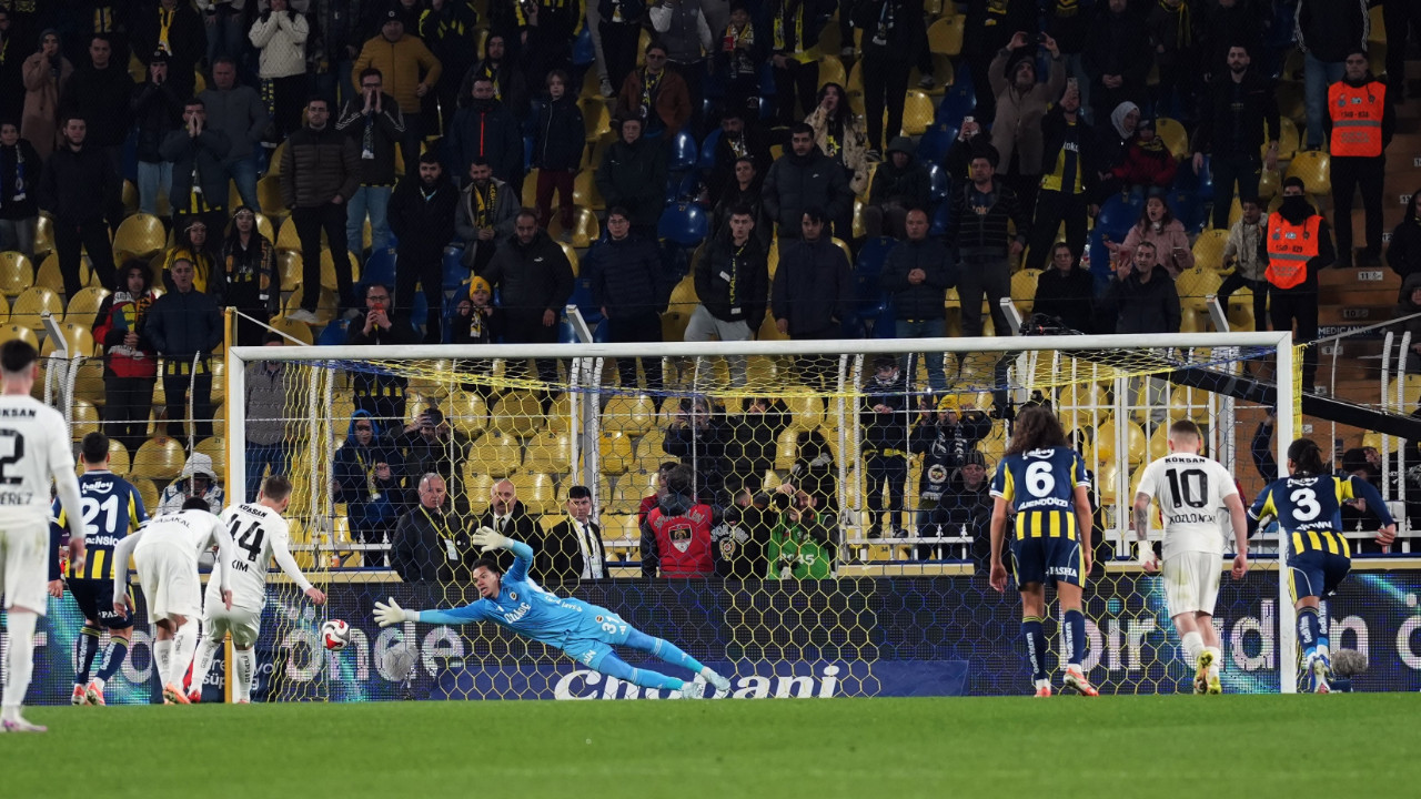 Fenerbahçe'de savunma alarm veriyor: 7 maçtır gol yiyor