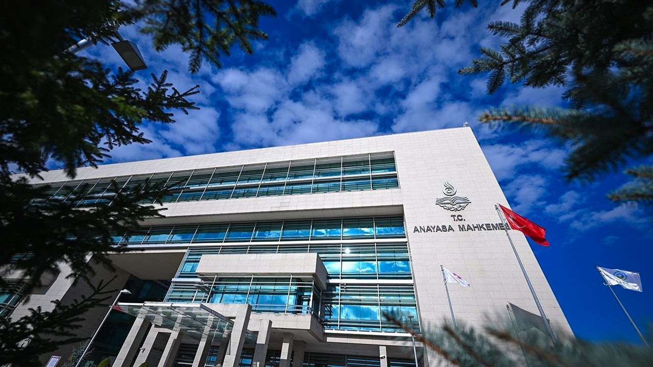 Hakimle polemiğe girince bir günlüğüne hapse atıldı, tazminat kazandı