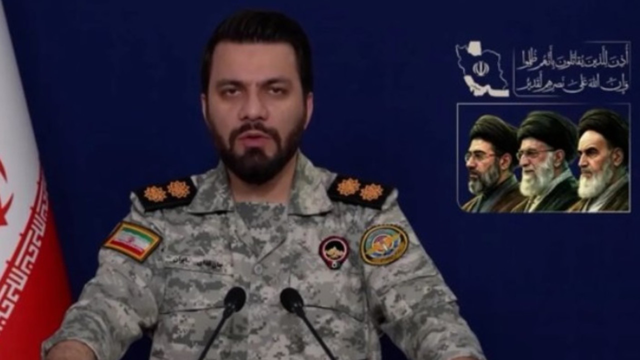 İran ordusundan Trump'a İngilizce mesaj: Adı 'Destansı Korku' olsun