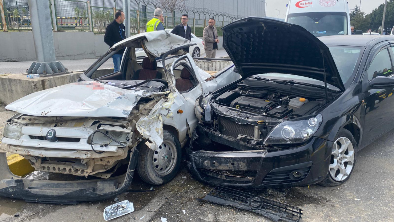 Önce refüje sonra kamyonete çarptı: 1 ölü