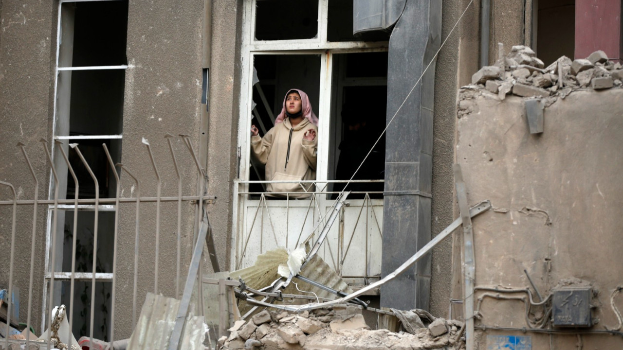 Savaşın 18'inci gününde Tahran: Mahalleye bomba yağdı
