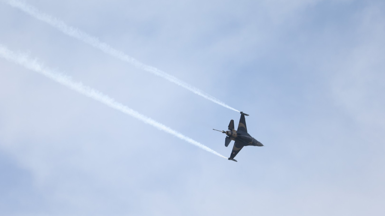 SOLOTÜRK Çanakkale'de gösteri uçuşu yaptı