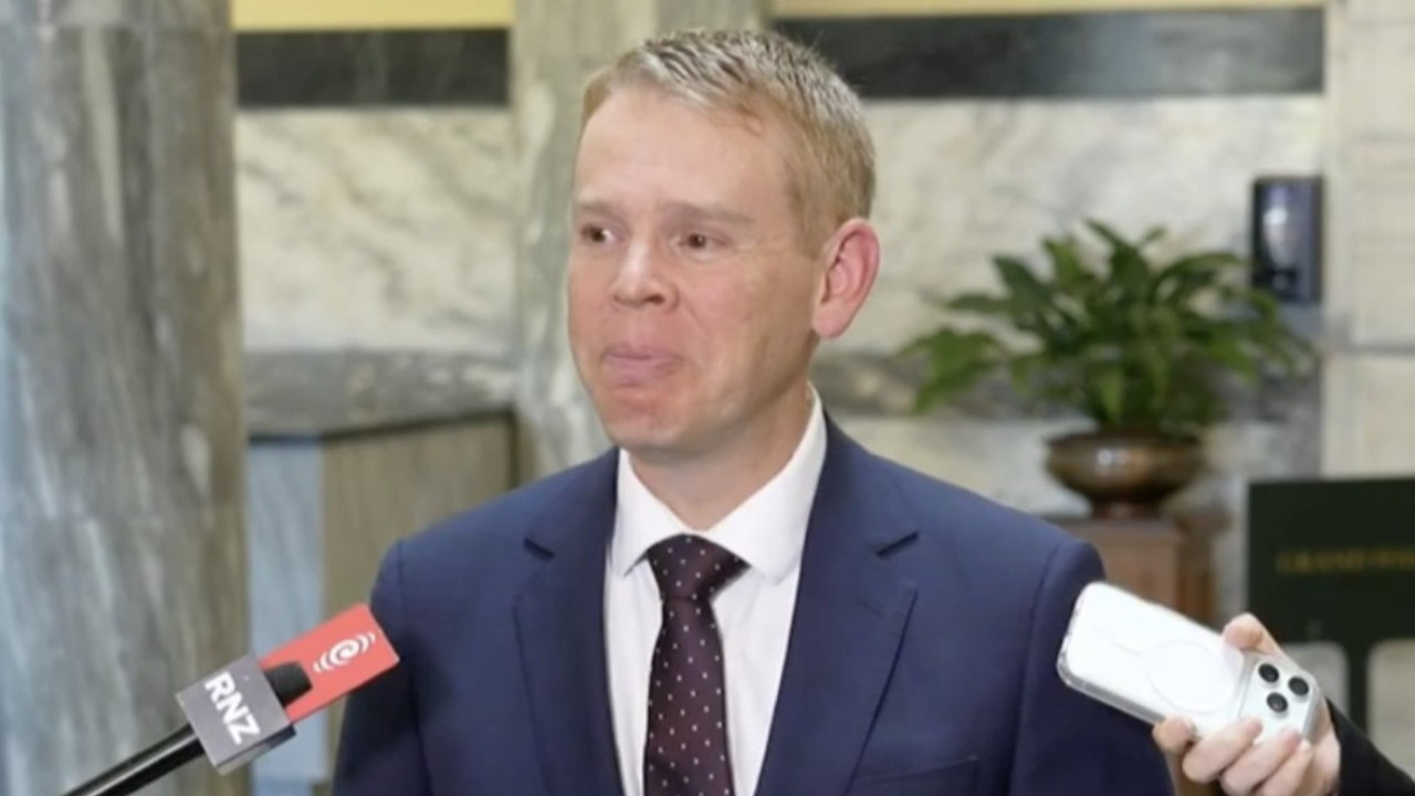 Eski Başbakan, ayrıldığı eşinin 'aldatıldım' iddiasını gözyaşları içinde yanıtladı