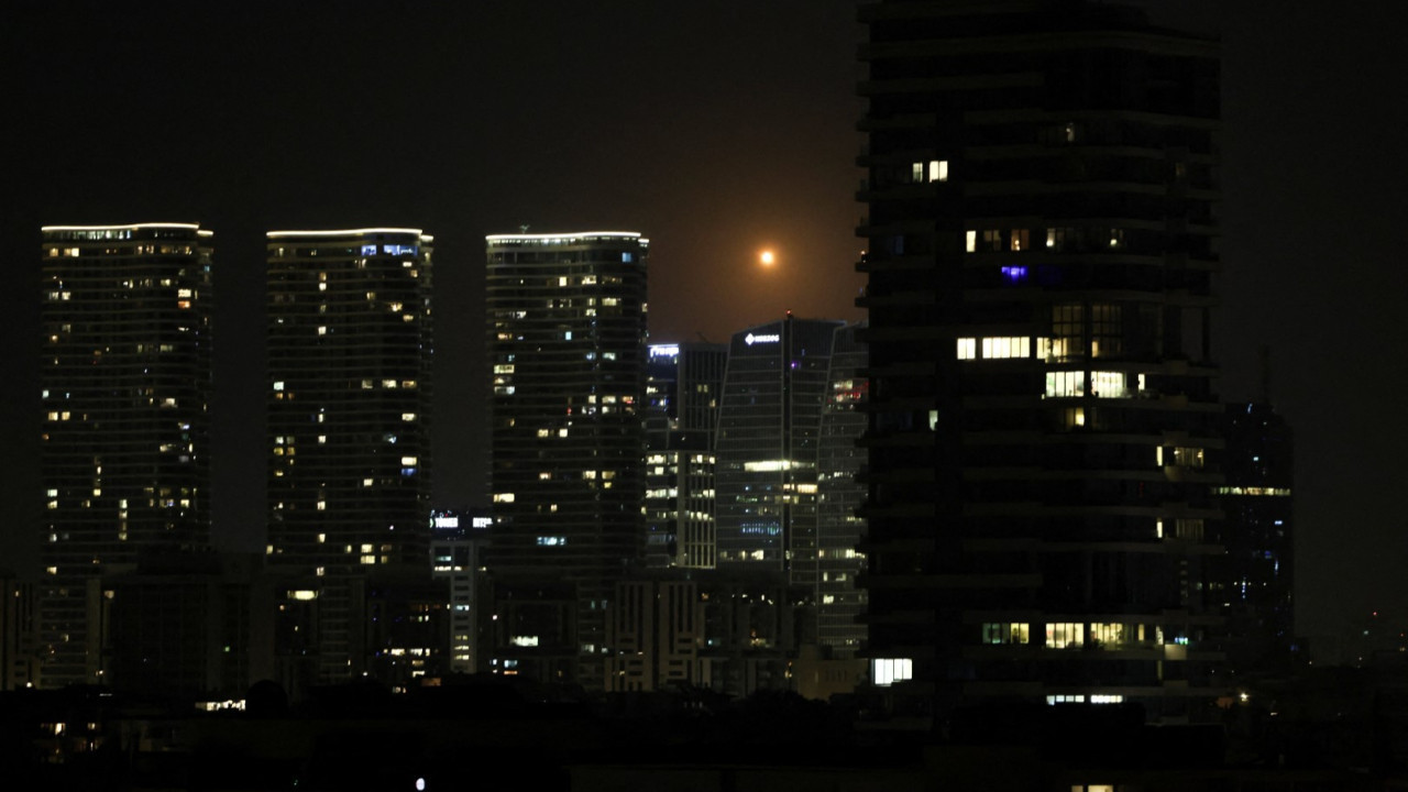 İran'dan Laricani misillemesi... İsrail misket başlıklı füzelerle vuruldu, ölenler var