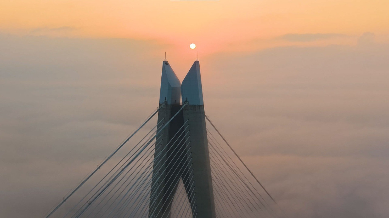 İstanbul’da yoğun sis köprü gözden kayboldu