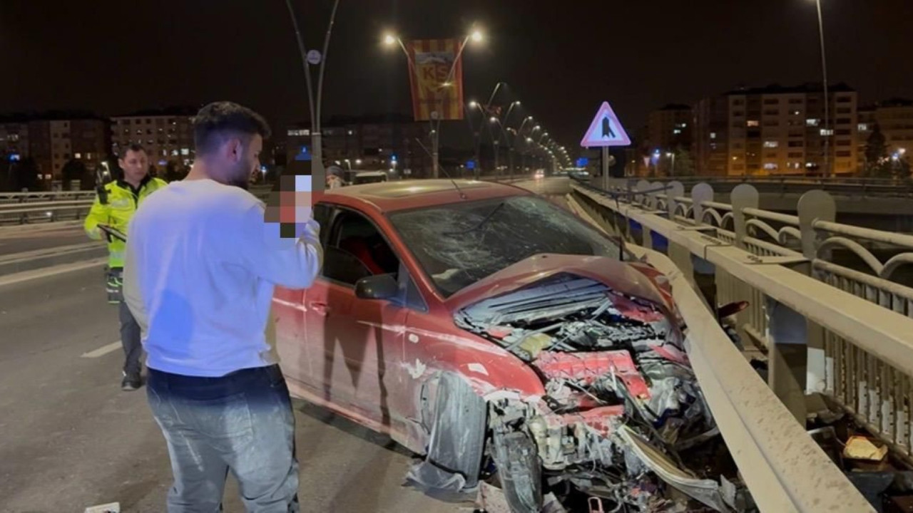 Kontrolden çıktı, bariyerlere çarptı! Kazayı ailesine görüntülü anlattı
