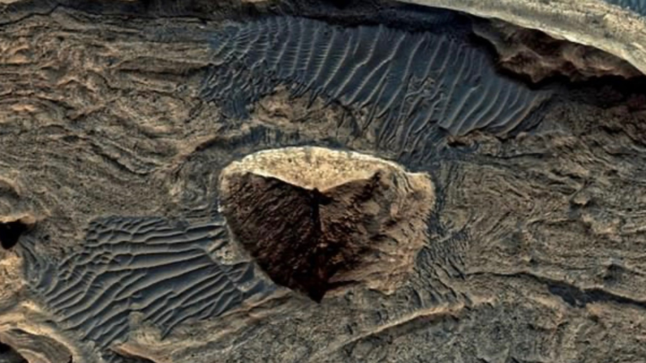 Mars'ta piramit benzeri yapı bulundu