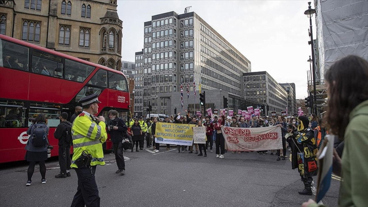 Sığınmacı anlaşmasın fesheden İngiltere'den 106 milyon sterlin istiyorlar