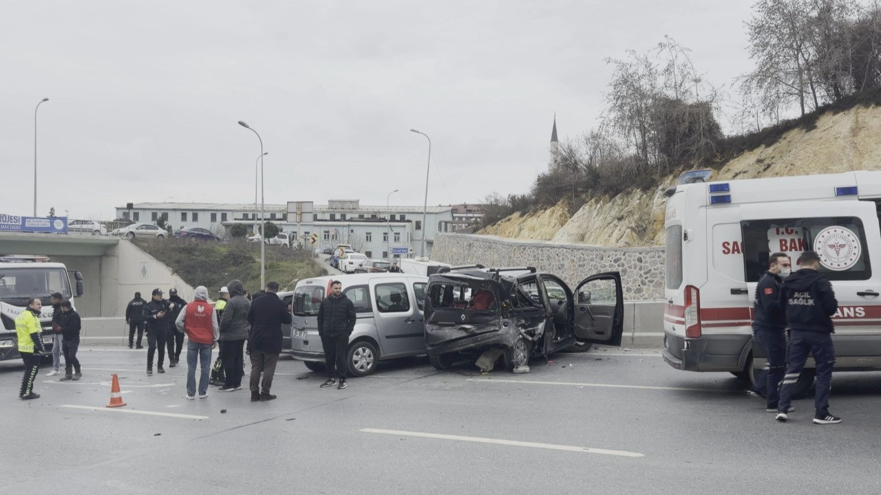 Arnavutköy'de 4 aracın karıştığı zincirleme kaza: 6 yaralı
