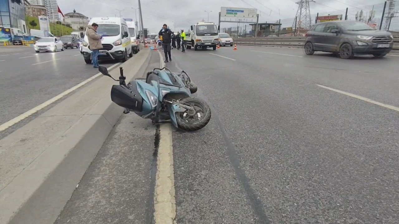 Esenyurt'ta kayganlaşan yolda düşen motosikletli öldü