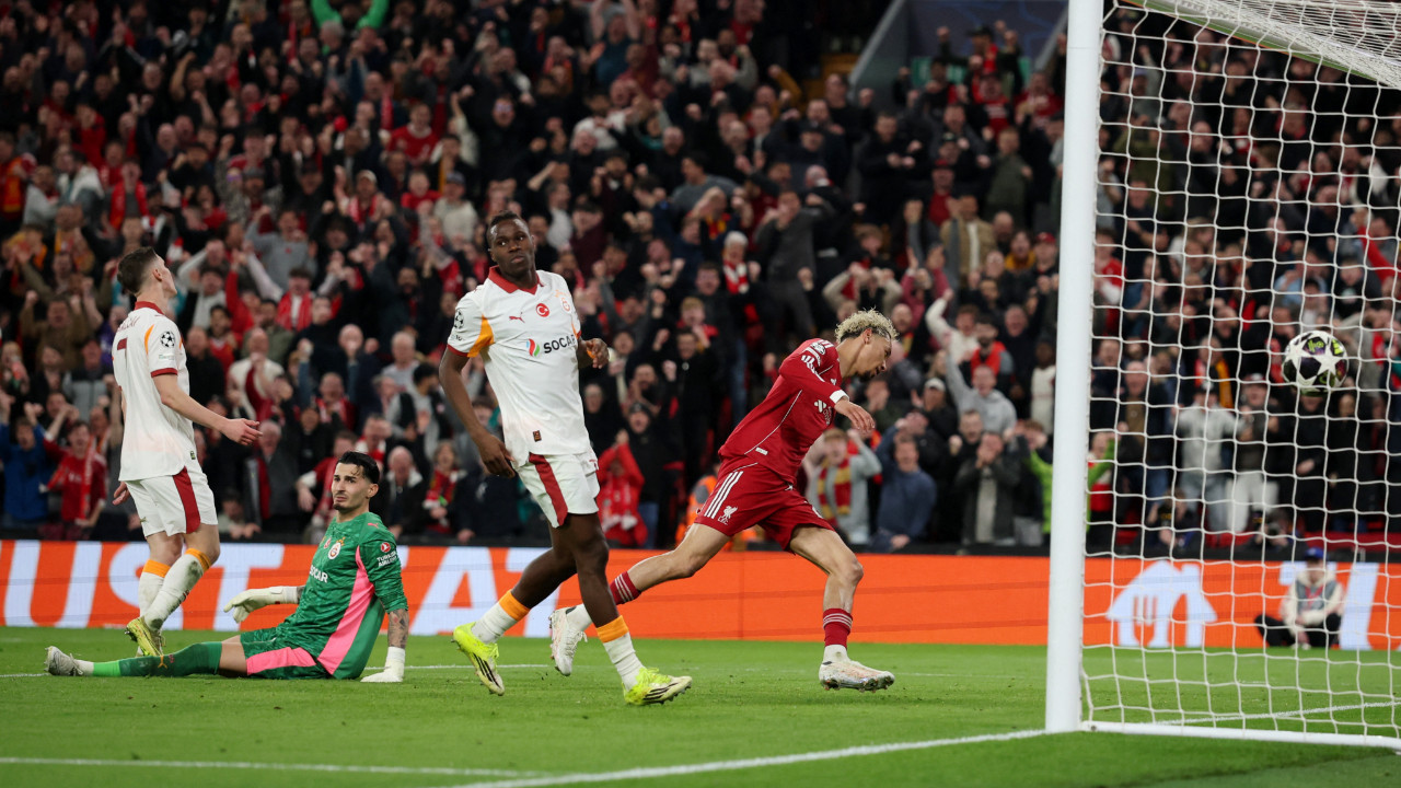 Galatasaray Anfield Road'da havlu attı, Liverpool turladı: 4-0