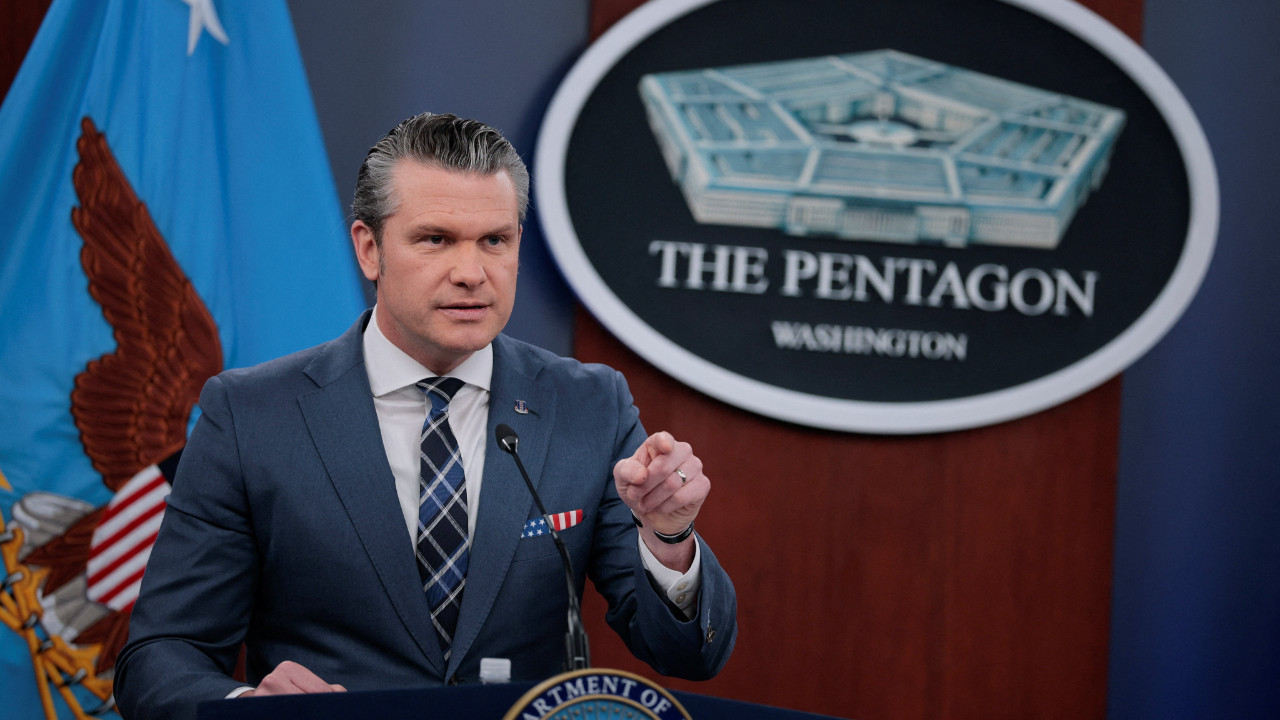 Trump'ın bakanı medyaya saydırdı