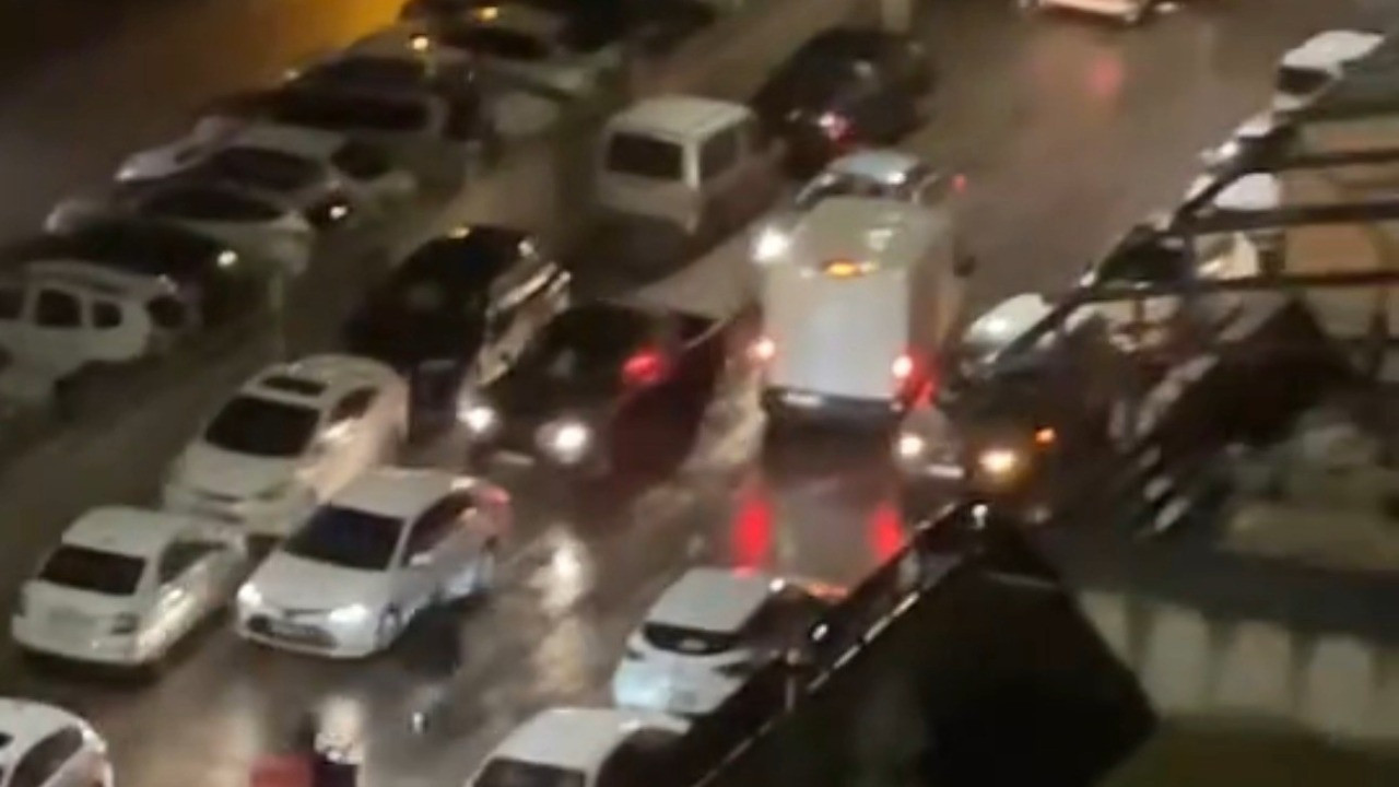 Durup dururken tartışmaya başladılar: 10 gözaltı