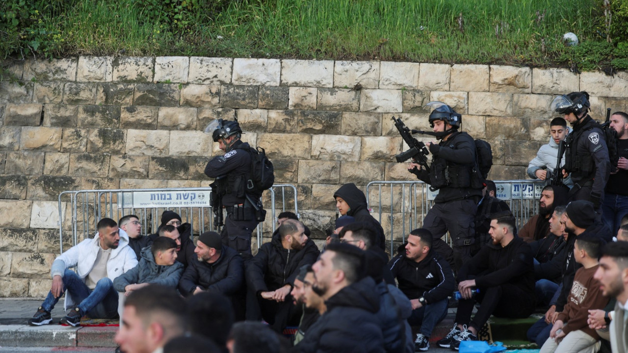 İsrailli askerler, Mescid-i Aksa çevresindeki Müslümanlara saldırdı