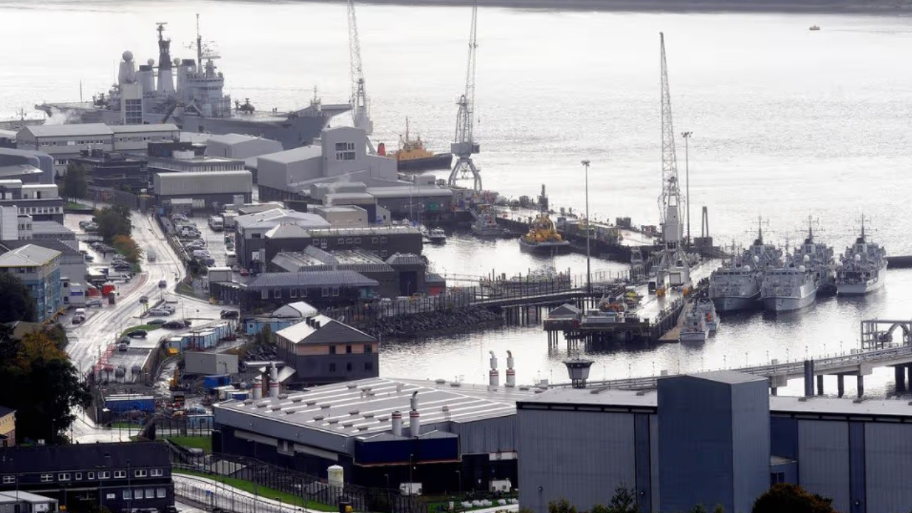 İngiltere’de nükleer denizaltıların bulunduğu üsse girmeye çalışan 2 kişiye gözaltı