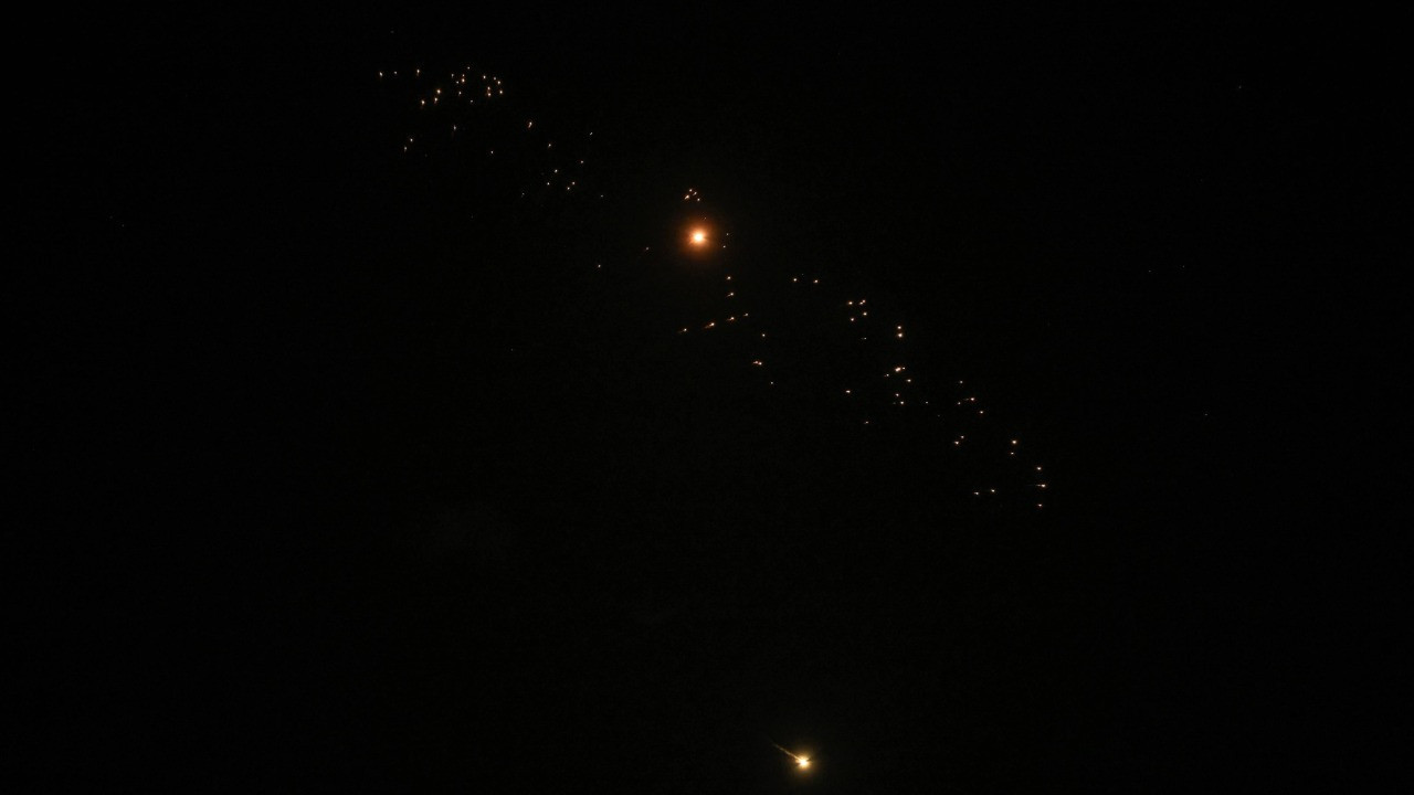 İran'dan sert sözler: Çocuk katilleri için mezarlar hazırladık