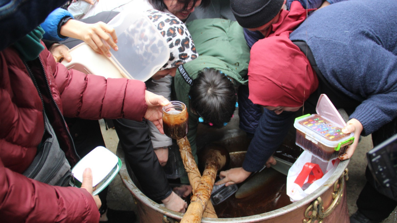 Manisa’da 486 yıllık gelenek başladı! 41 şifalı baharat kazanlarda buluştu