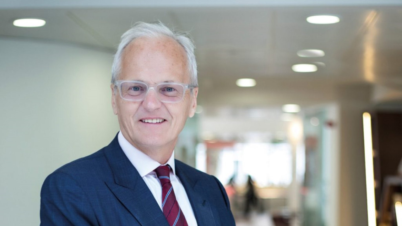 Milyarder iş insanı, yola çöp dökenleri gizli kamerayla yakalattı