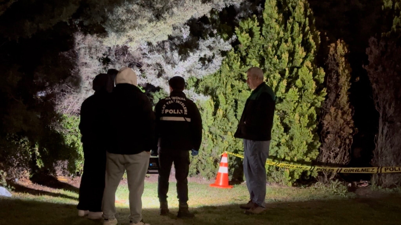 Parkta erkek cesedi bulundu