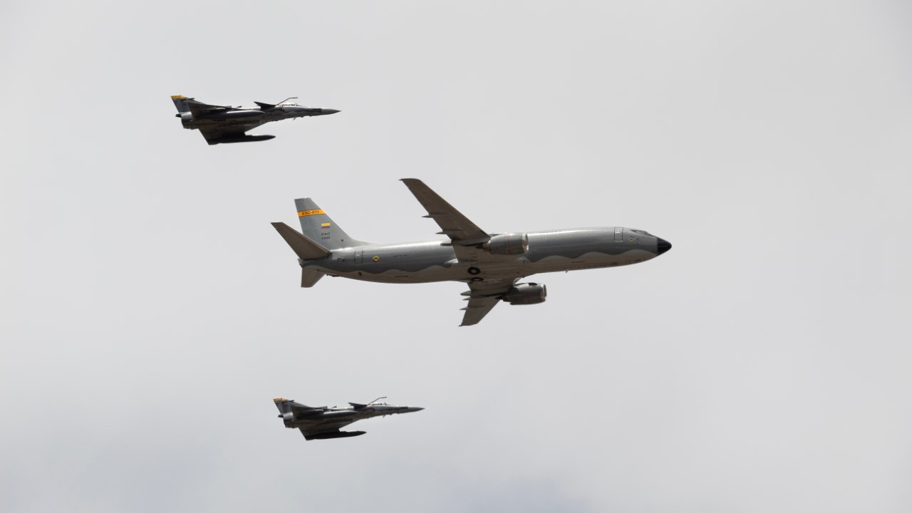 125 kişiyi taşıyan uçak düştü