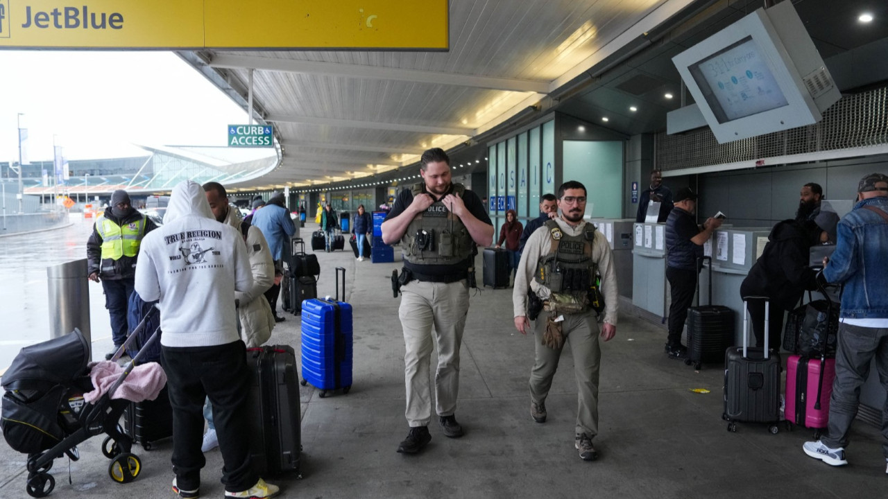 ABD'de havalimanlarında kriz: Göçmen polisi devreye girdi