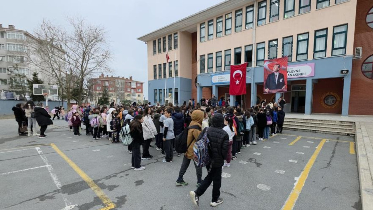 Ara tatil sona erdi: Milyonlarca öğrenci ders başı yaptı