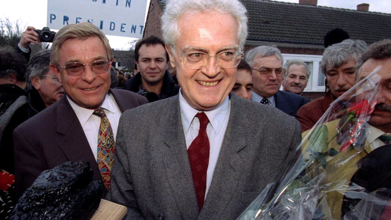 Aşırı sağa yenilince kariyeri bitmişti... Sosyalist başbakan öldü