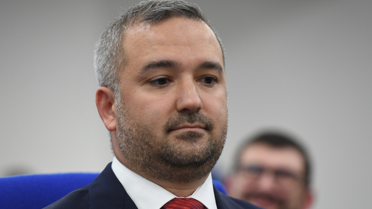 Merkez'e üçlü baskı