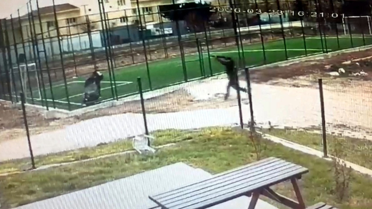 17 yaşındaki akranını parkta yakaladı, pompalı tüfekle vurdu