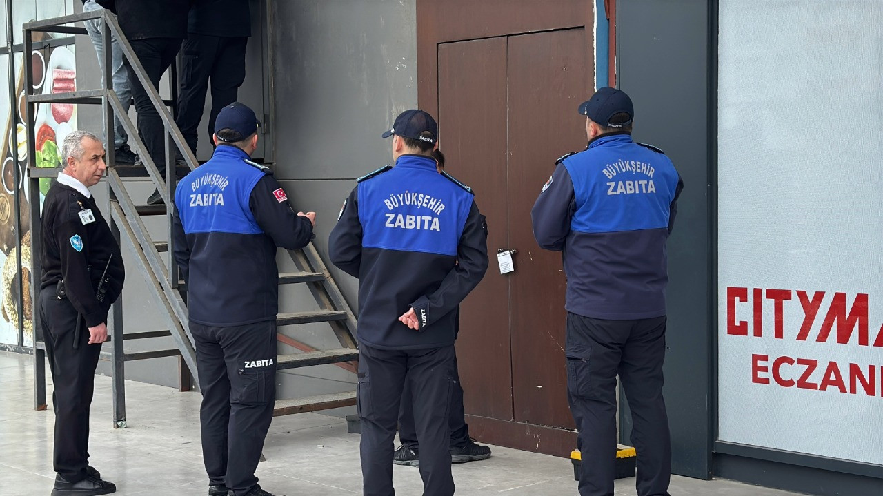 Alışveriş merkezi ruhsatsız olduğu gerekçesiyle mühürlendi