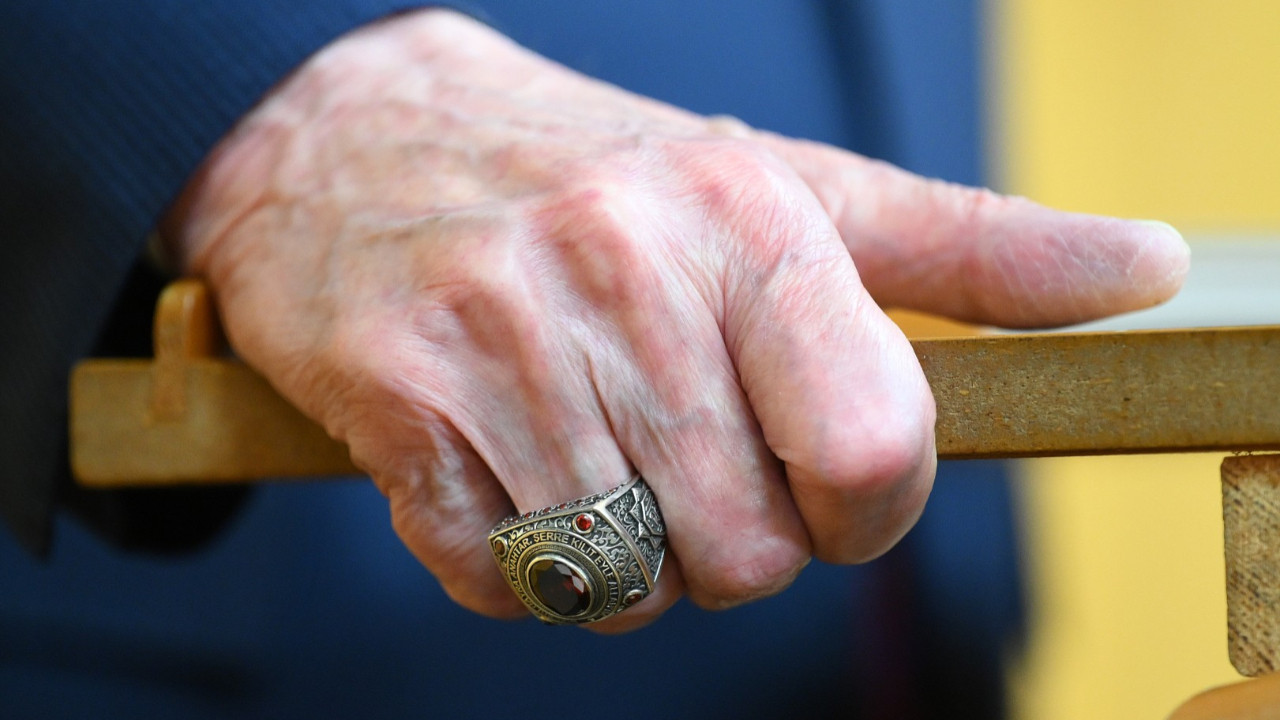 Bahçeli'nin yüzüğünde dikkat çeken mesaj