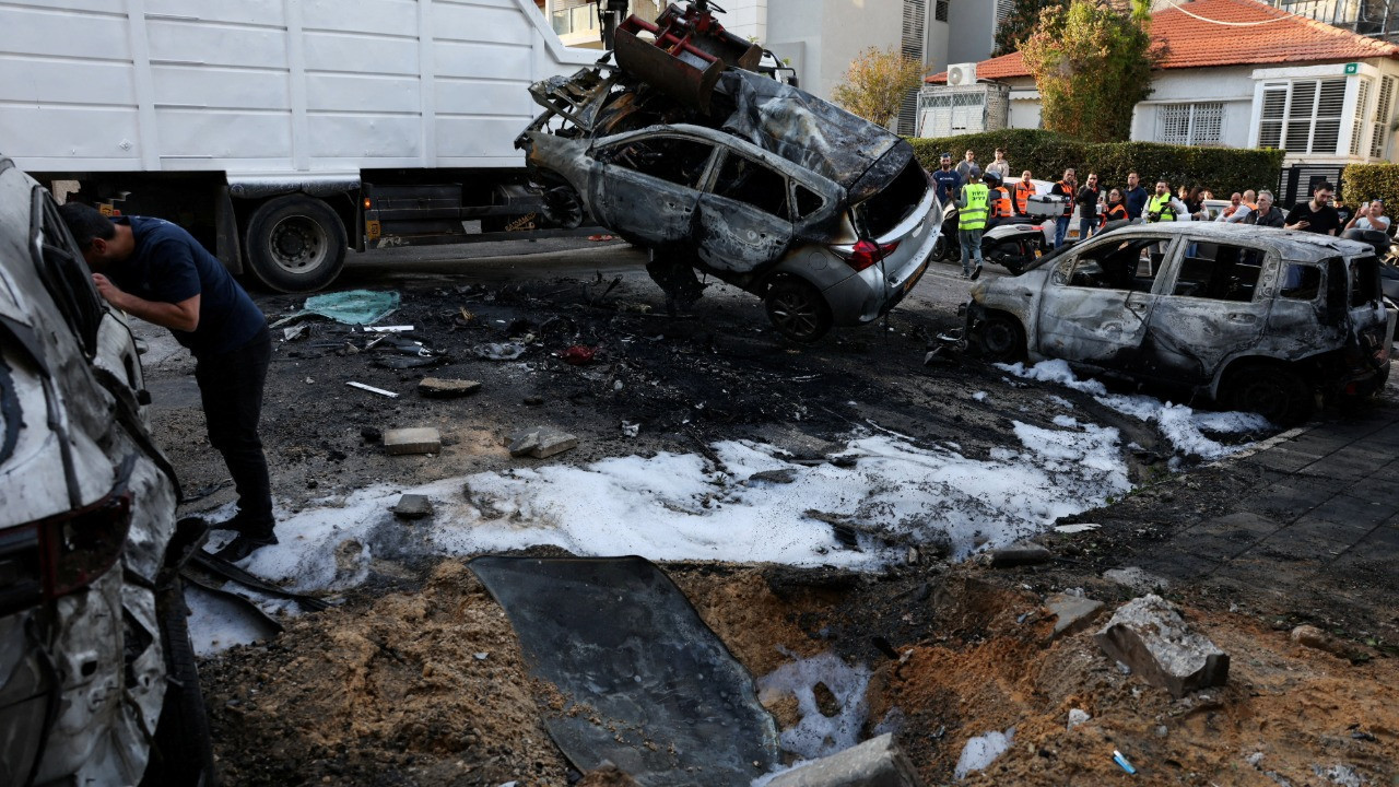 İran'dan İsrail'e füze saldırısı: 7 yaralı