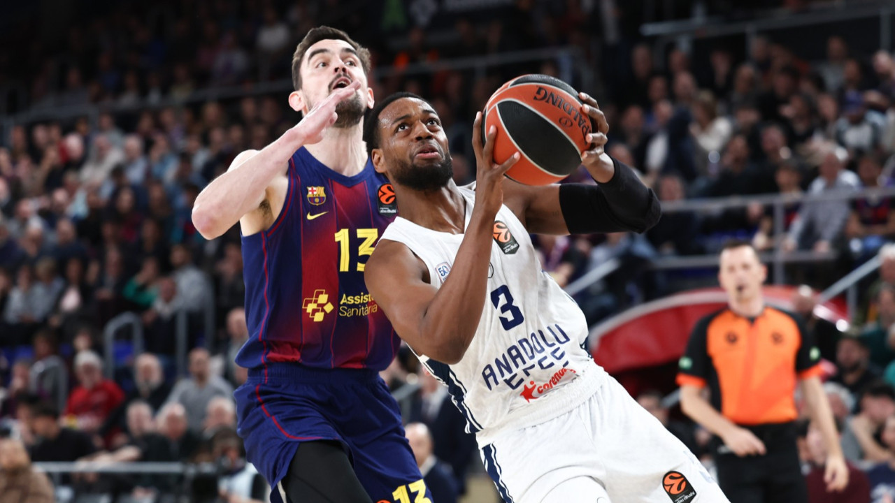 Efes, Barcelona'ya boyun eğdi: 71-78
