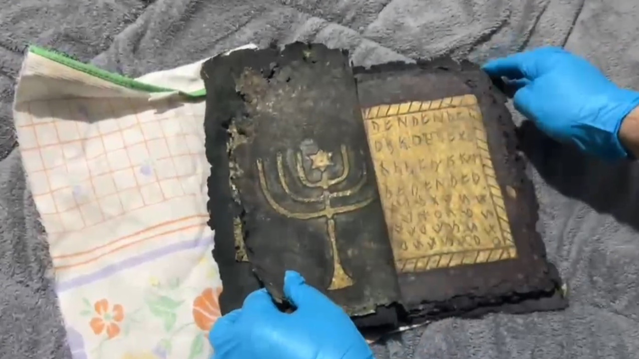 Ev baskınında Bizans dönemine ait dua kitabı bulundu