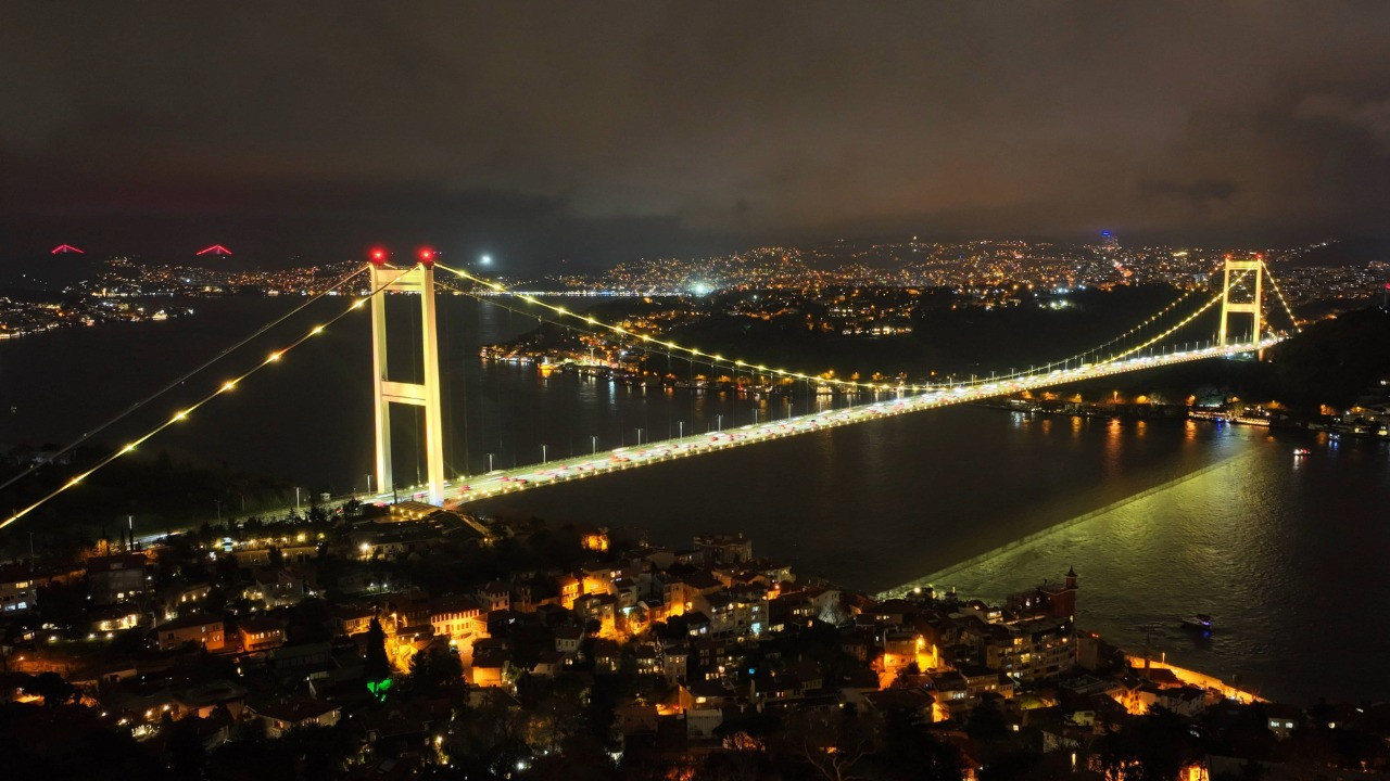 FSM endometriozis farkındalığı için sarı renkle aydınlatıldı