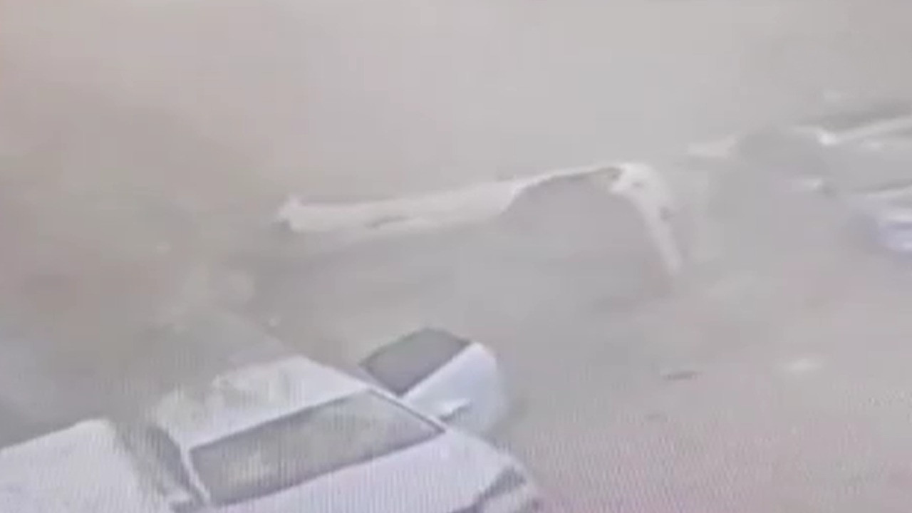 İran füzesinin Tel Aviv’e isabet ettiği anlar ortaya çıktı