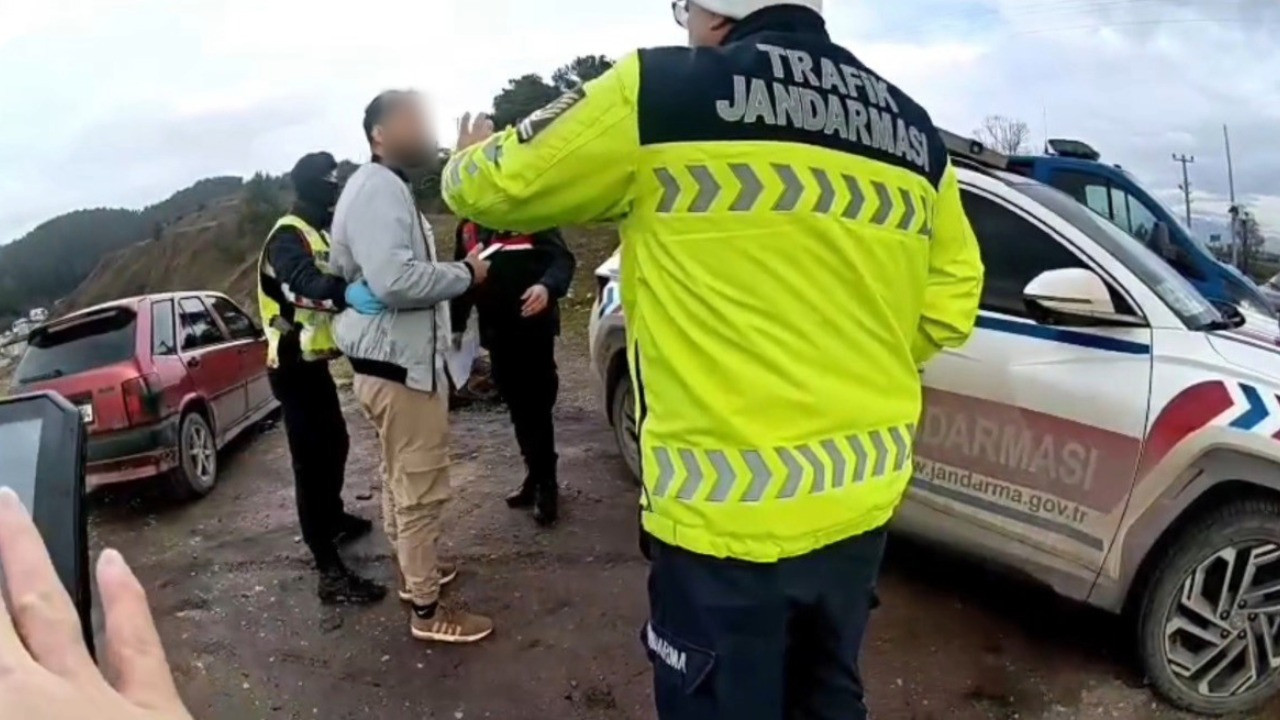 Jandarmadan kaçıp döndü: Sana kim vurdu?