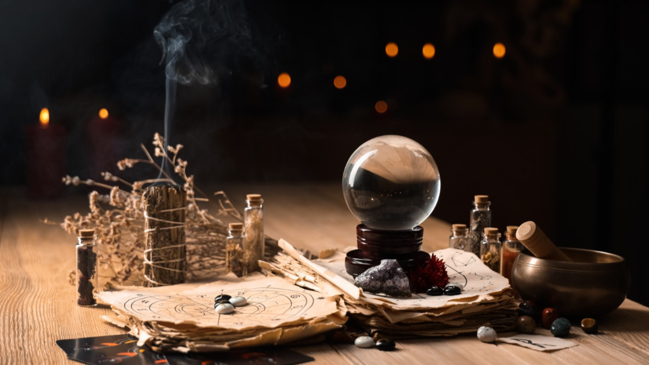 Sevgilisine büyü yaptırmak isterken yarım milyondan oldu