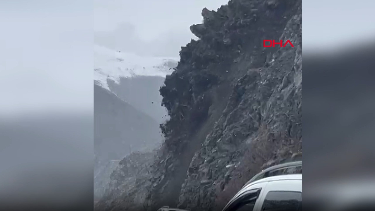 Yüksekova'da heyelan anlari kamerada