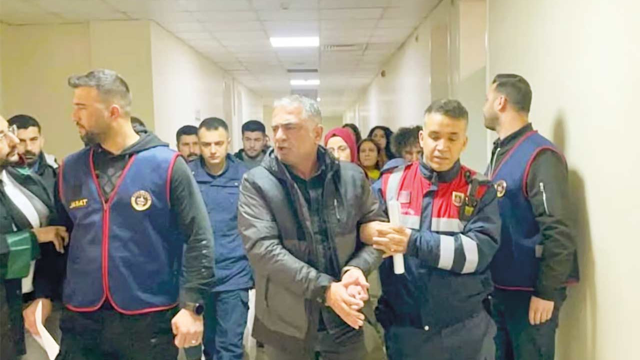 40 metrekarede 63 kişi kalıyoruz