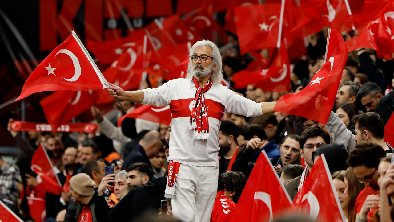 A Milli Futbol Takımı, 1667 gün sonra Dolmabahçe'ye döndü