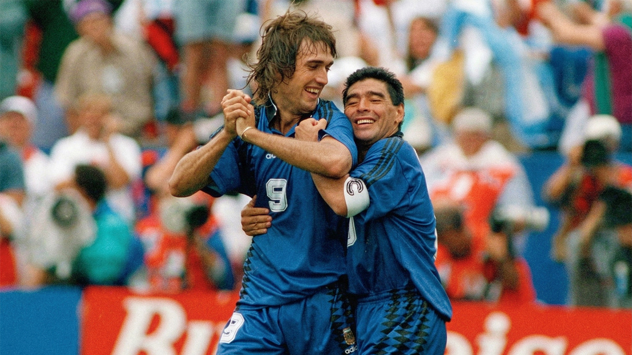 Batistuta: "Maradona sokak köpek gibi öldü"