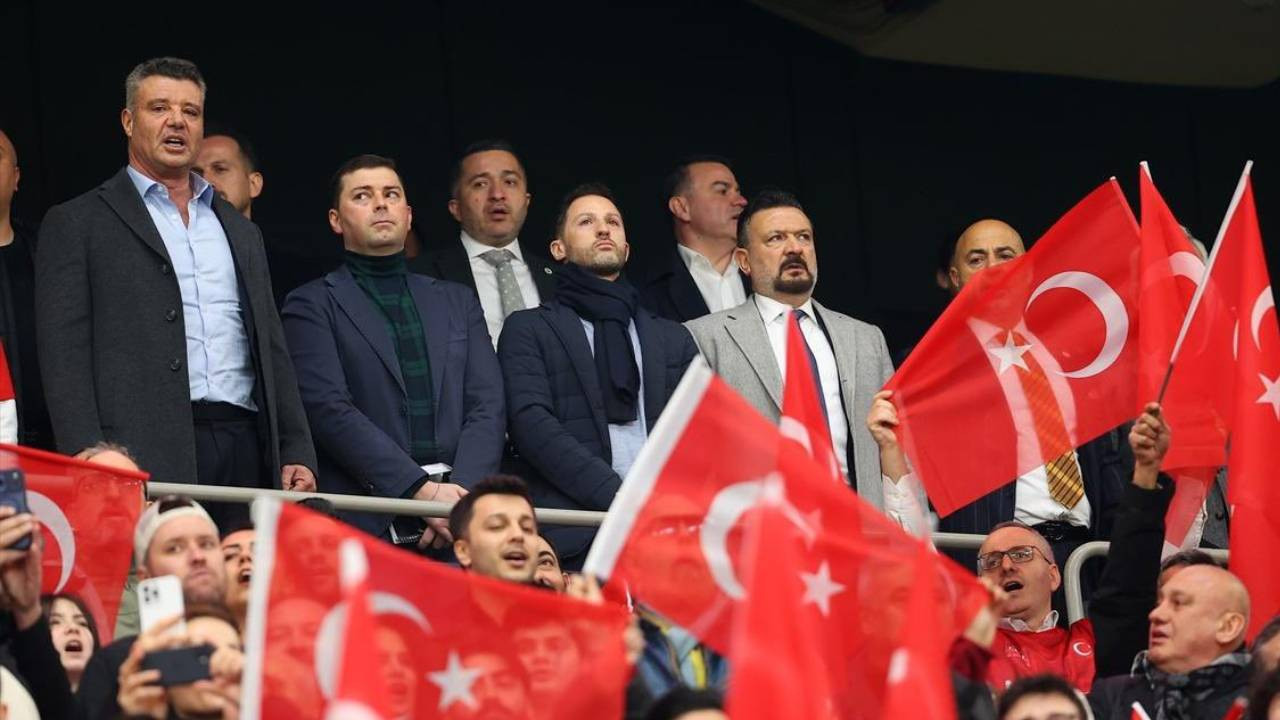 Domenico Tedesco, Türkiye'ye desteklemek için tribündeki yerini aldı