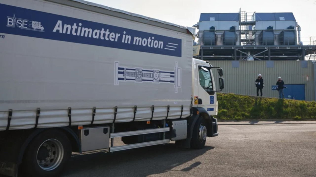 Dünyanın en tehlikeli sevkiyatında tarihi anlar: Evrenin sırları taşındı