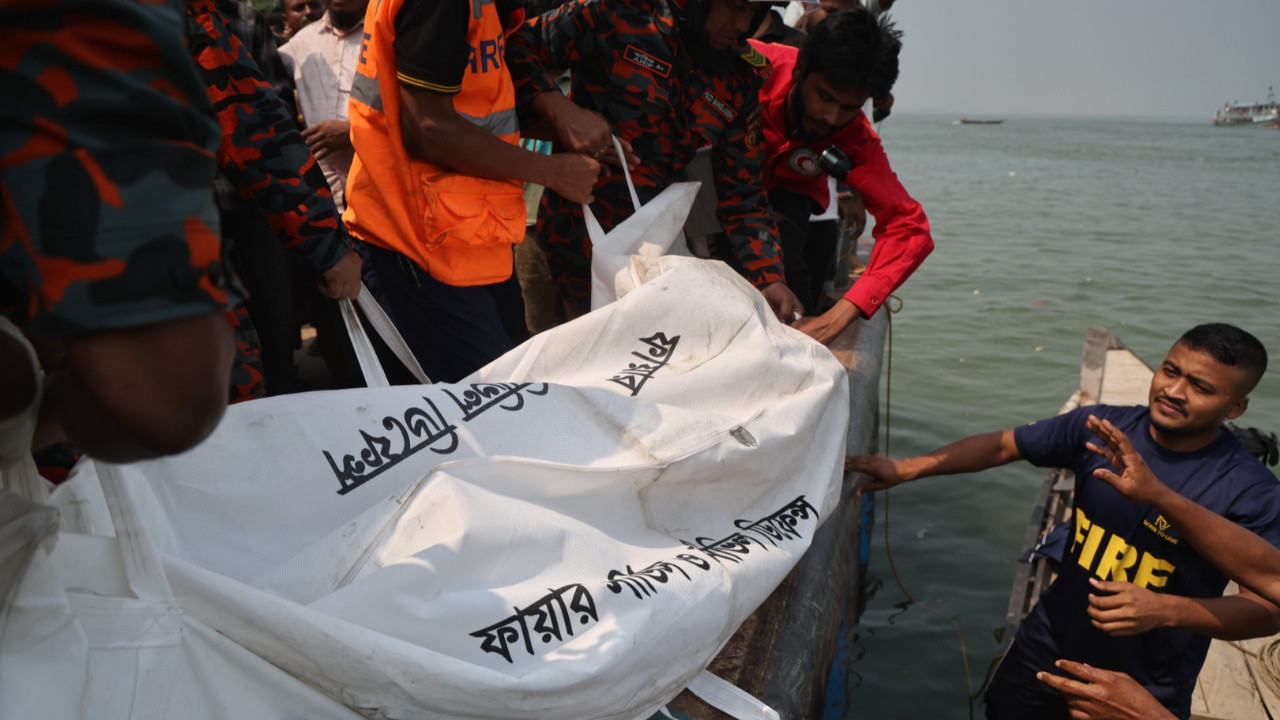 Feribota yanaşırken nehre düştü: 26 ölü