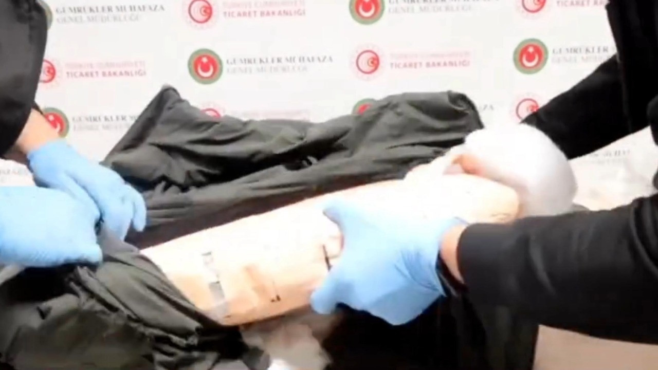 İki yolcunun montunda 12 kilo uyuşturucu ele geçirildi