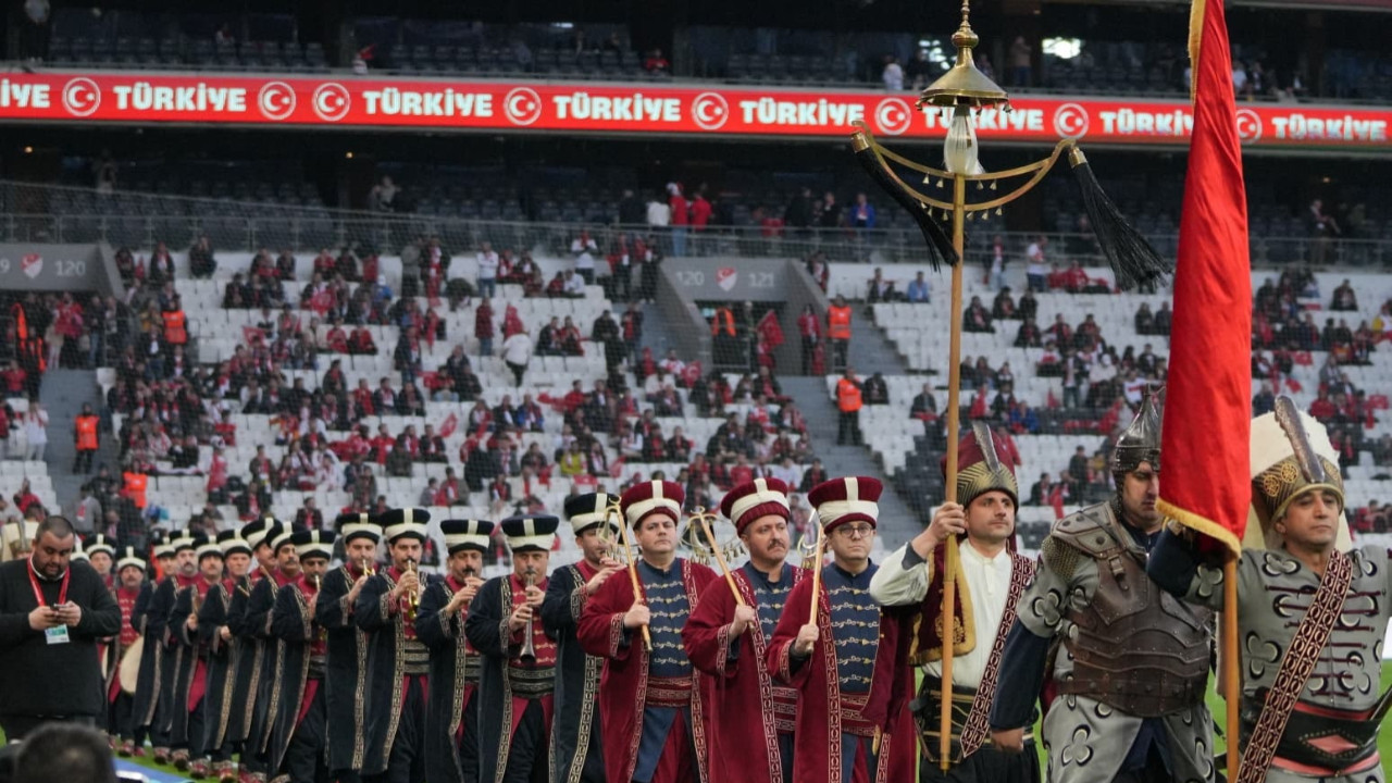 Türkiye-Romanya maçında Mehter Takımı sahaya çıktı